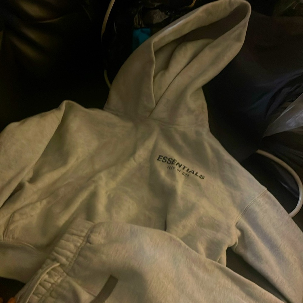 Essential jogging suit gray